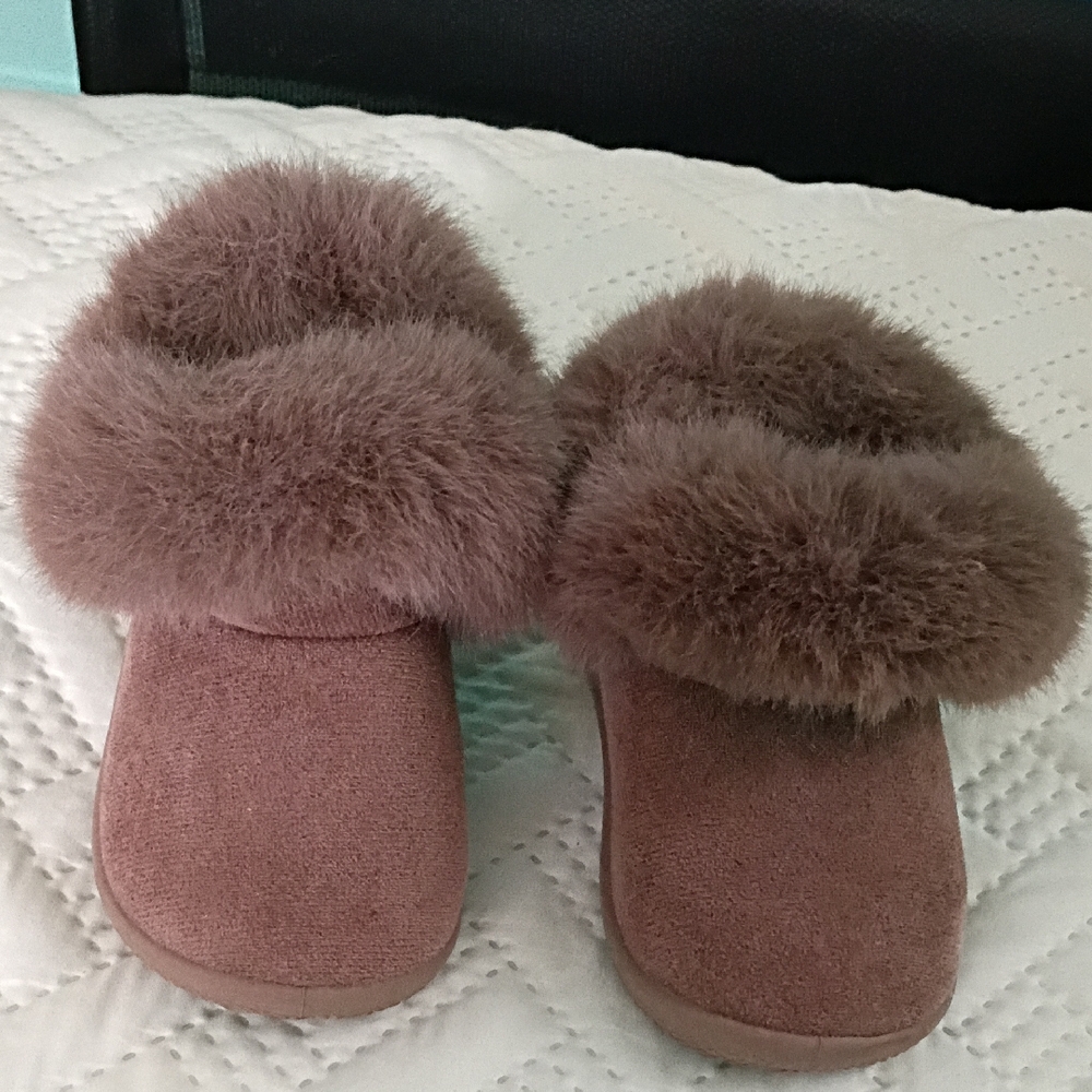 Cozy Kids' Fur-Lined Slippers - Brown